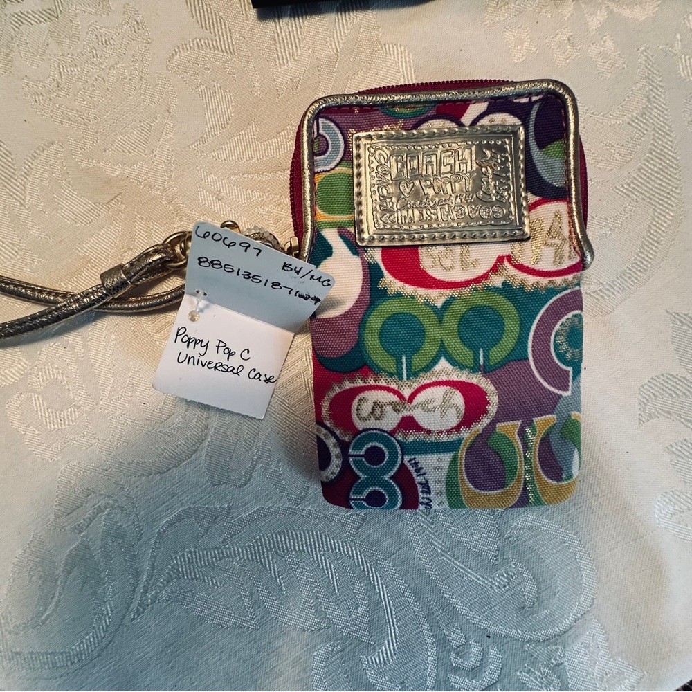 Coach NWT Very Rare Poppy Pop C Jazzy Signature Universal Wristlet
